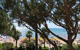 Mali I Robit Beachfront Apartment