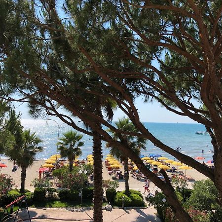 Mali I Robit Beachfront Apartment Golem  Zewnętrze zdjęcie