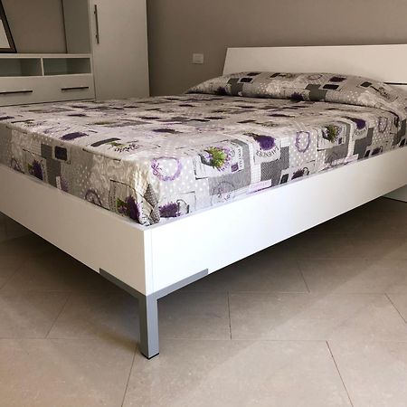 Mali I Robit Beachfront Apartment Golem  Zewnętrze zdjęcie