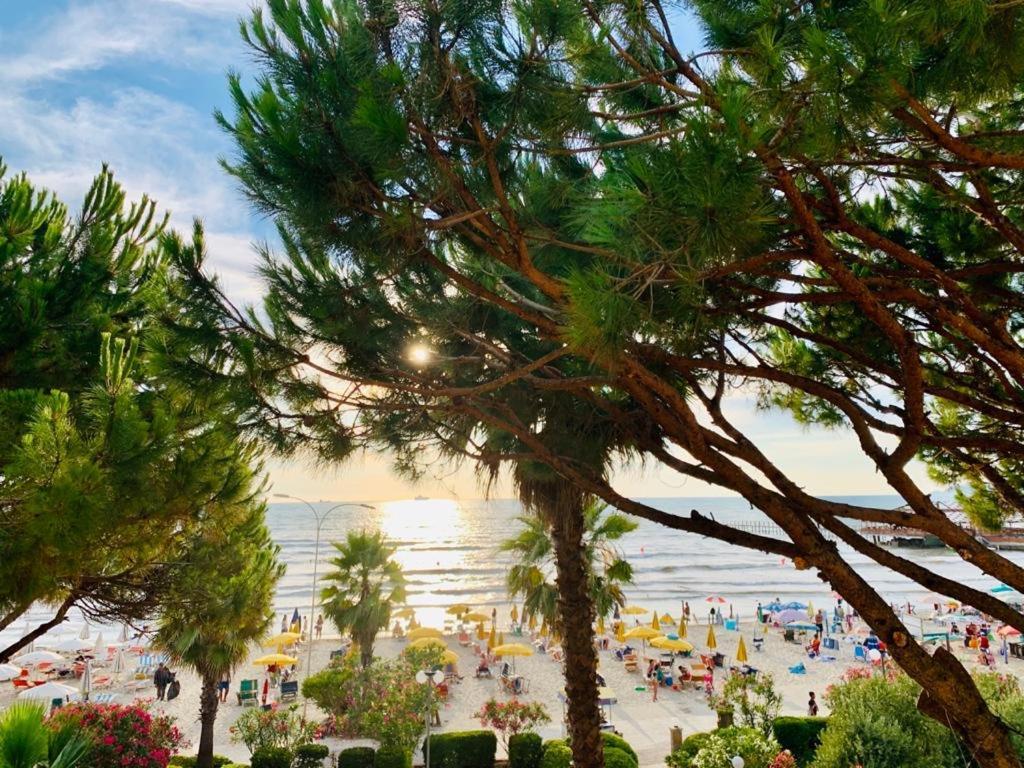 Mali I Robit Beachfront Apartment Golem  Zewnętrze zdjęcie