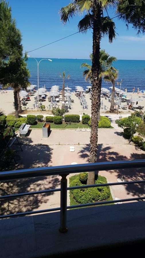 Mali I Robit Beachfront Apartment Golem  Zewnętrze zdjęcie
