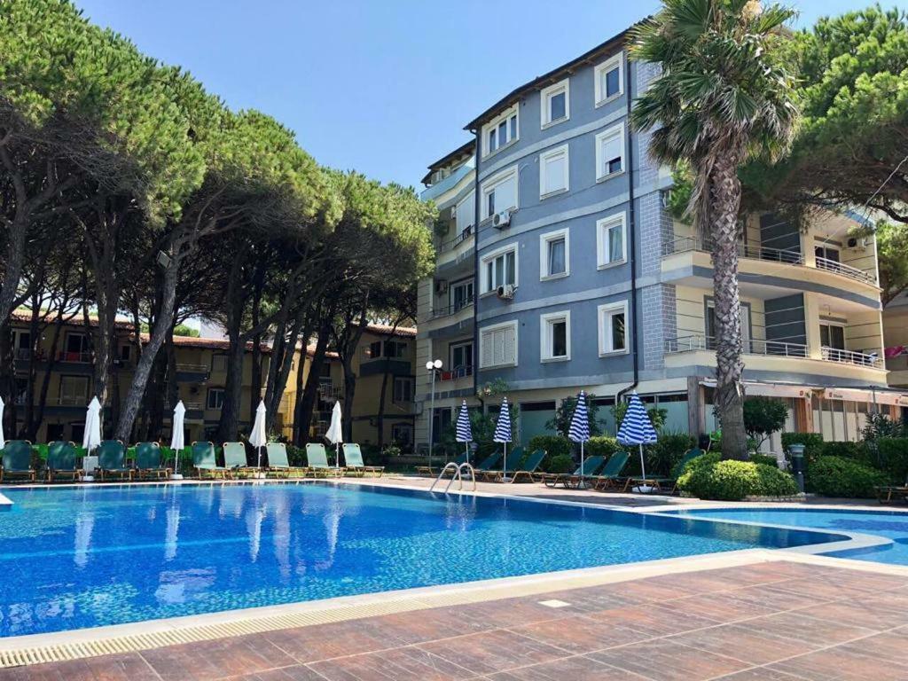 Mali I Robit Beachfront Apartment Golem  Zewnętrze zdjęcie