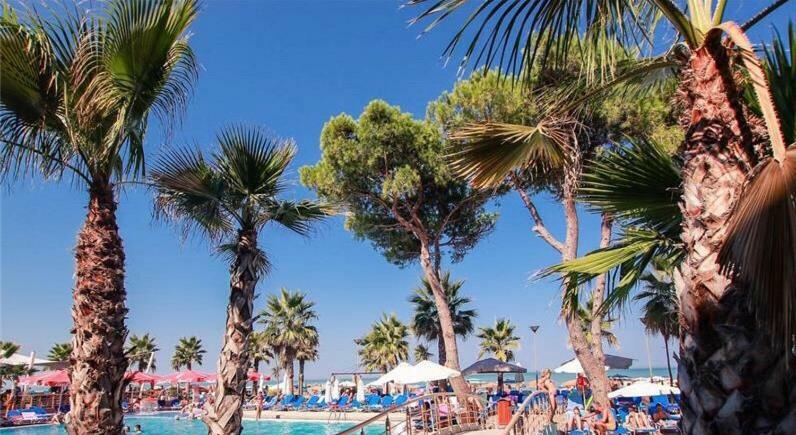 Mali I Robit Beachfront Apartment Golem  Zewnętrze zdjęcie