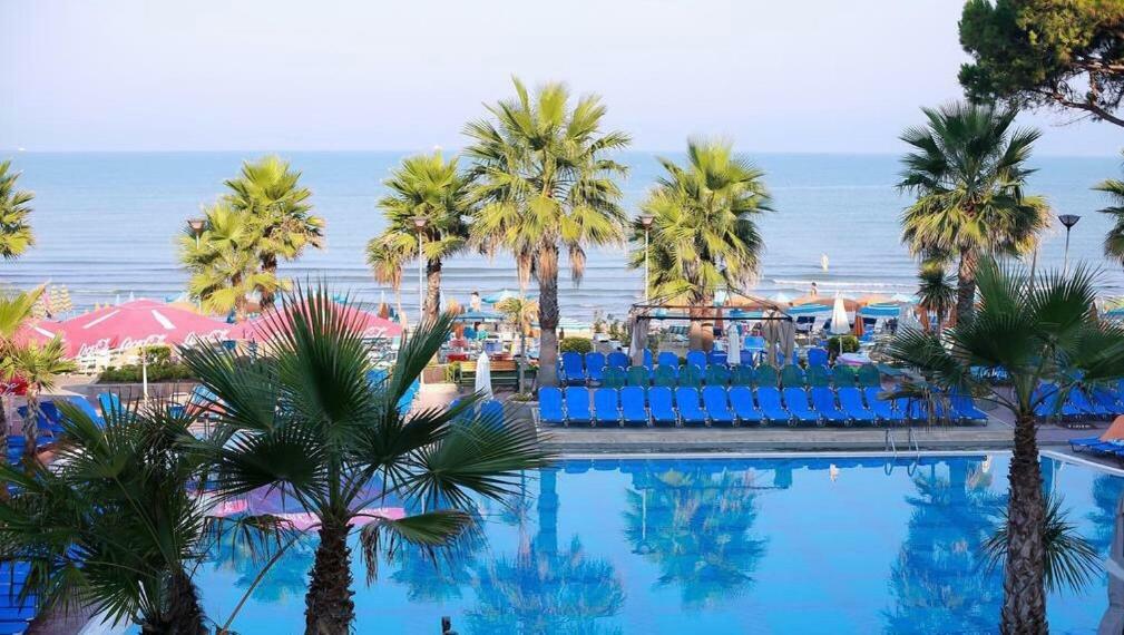 Mali I Robit Beachfront Apartment Golem  Zewnętrze zdjęcie