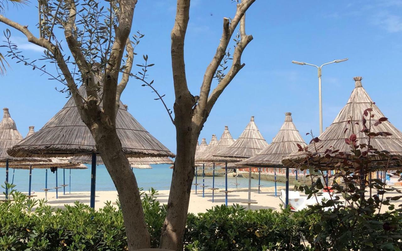 Mali I Robit Beachfront Apartment Golem  Zewnętrze zdjęcie