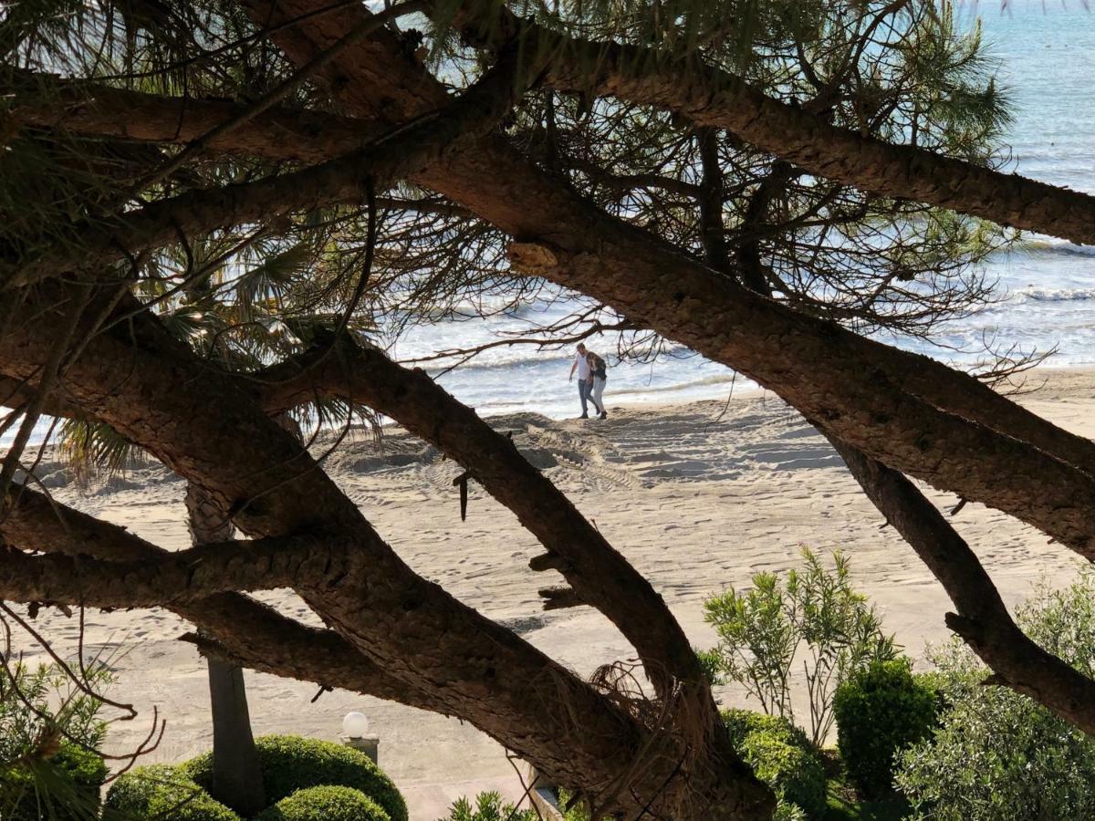 Mali I Robit Beachfront Apartment Golem  Zewnętrze zdjęcie