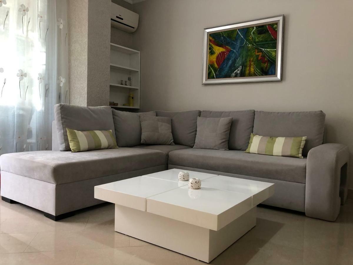 Mali I Robit Beachfront Apartment Golem  Zewnętrze zdjęcie