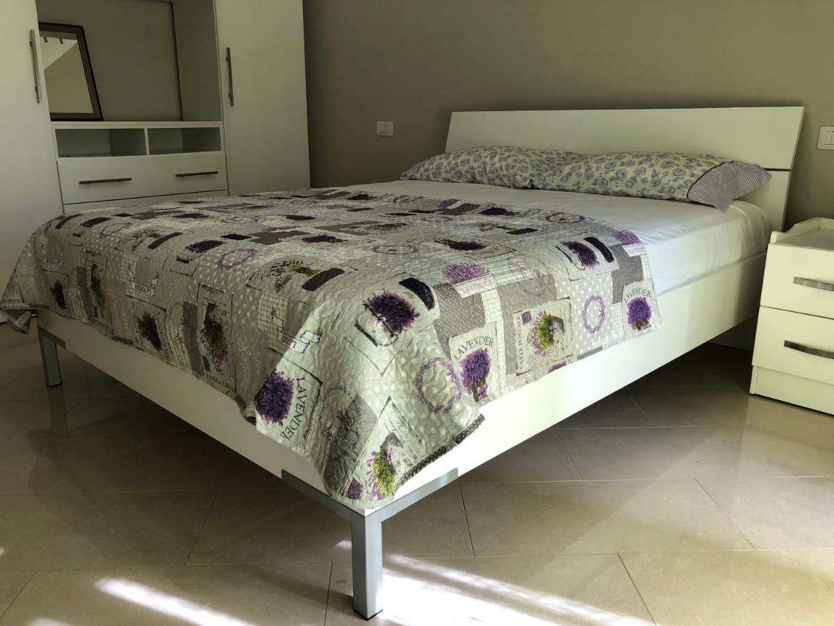 Mali I Robit Beachfront Apartment Golem  Zewnętrze zdjęcie